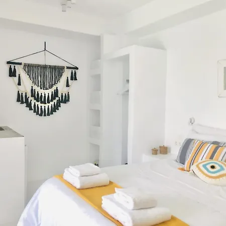 Seafront Little Mermaid Apartment Naousa (Paros)