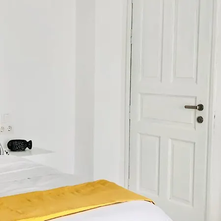 Seafront Little Mermaid Apartment Naousa (Paros)